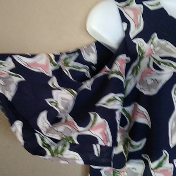 JOA Los Angeles M Cold Shoulder Blouse LG Floral - Picture 3 of 8